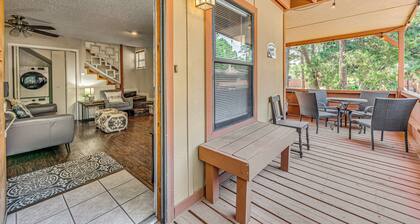 Cozy Ruidoso Condo w/ Deck ~ 2 Mi to Cedar Creek!