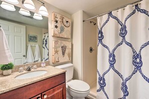 Interior - Bright & Breezy Condo - Walk to Orange Beach! (Orange Beach)