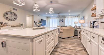 Bright & Breezy Condo - Walk to Orange Beach!