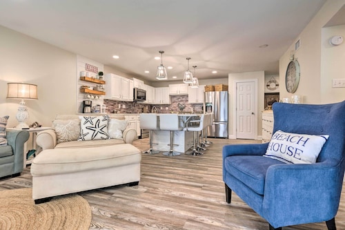 Bright & Breezy Condo - Walk to Orange Beach!