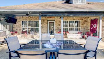 House (5 Bedrooms) | Interior