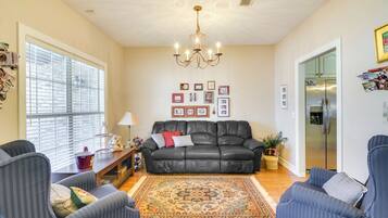 House (5 Bedrooms) | Interior