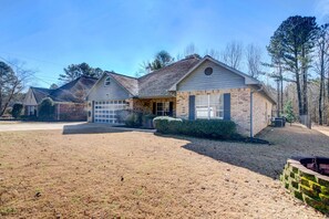 House (5 Bedrooms) | Interior
