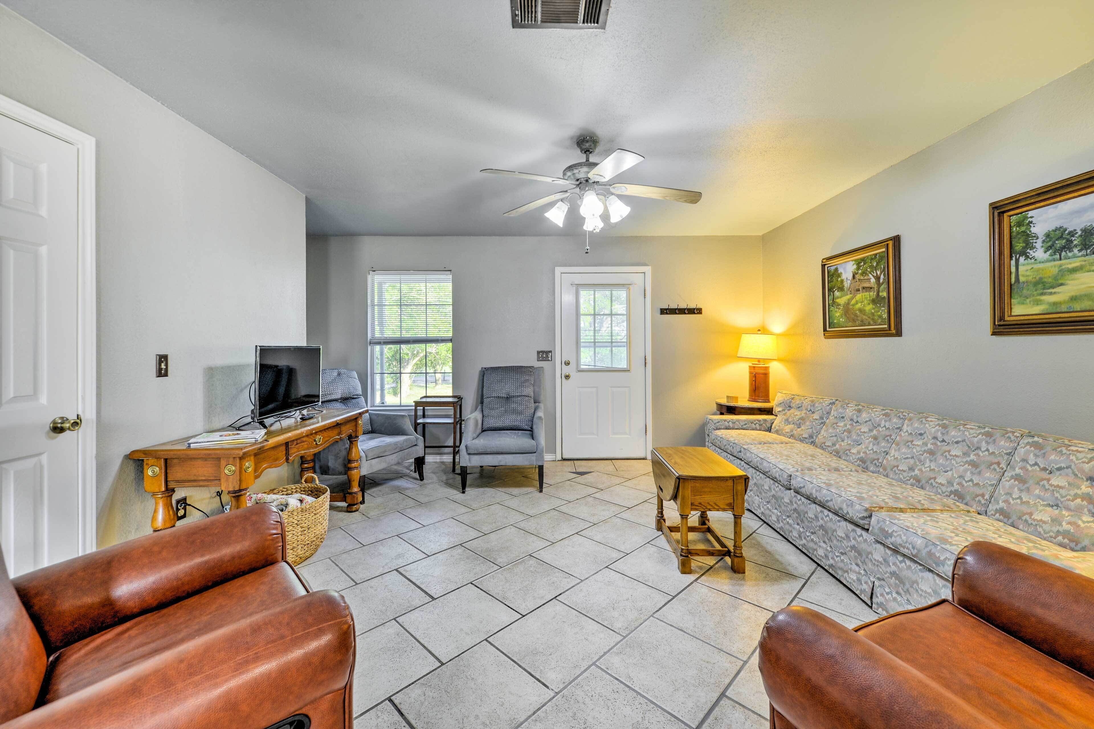 House (3 Bedrooms) | Interior