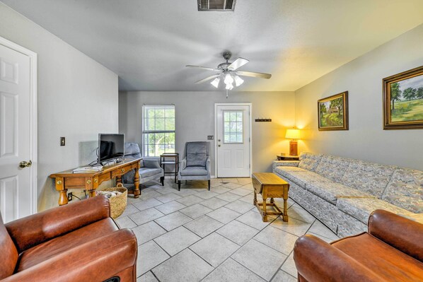 Interior - 9 Mi to Belton Lake: Home w/ Large Yard Space! (Moody)