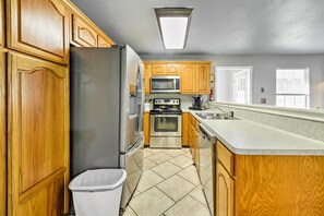 House (3 Bedrooms) | Interior - 9 Mi to Belton Lake: Home w/ Large Yard Space! (Moody)