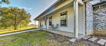 9 Mi to Belton Lake: Home w/ Large Yard Space!