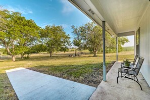 House (3 Bedrooms) | Interior - 9 Mi to Belton Lake: Home w/ Large Yard Space! (Moody)
