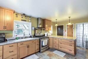 House (3 Bedrooms) | Interior - Central & Private Milan Home ~ 10 Mi to Sandusky! (Milan)