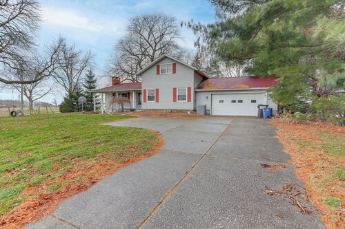 Central & Private Milan Home ~ 10 Mi to Sandusky!