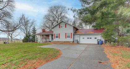 Central & Private Milan Home ~ 10 Mi to Sandusky!