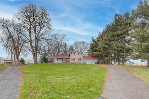 House (3 Bedrooms) | Exterior