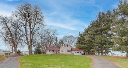 Central & Private Milan Home ~ 10 Mi to Sandusky!