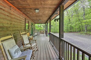 Interior - Fire Pit & Grill: Whittlers Mountain Escape! (Murphy)