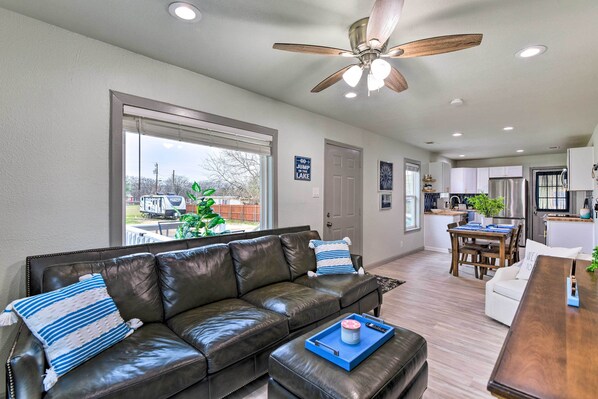 Cottage (2 Bedrooms) | Interior - Lake Granbury Getaway ~ 1 Block to Waterfront (Granbury)