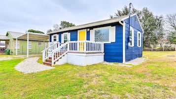 Cottage (2 Bedrooms) | Front of property