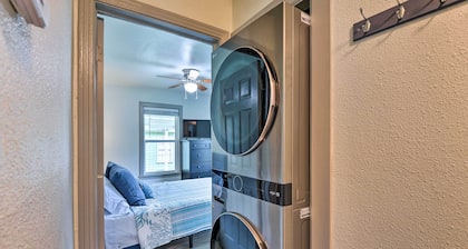 Lake Granbury Getaway ~ 1 Block to Waterfront