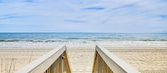 On-the-beach Escape: Oceanfront in Surfside!
