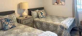 On-the-beach Escape: Oceanfront in Surfside!