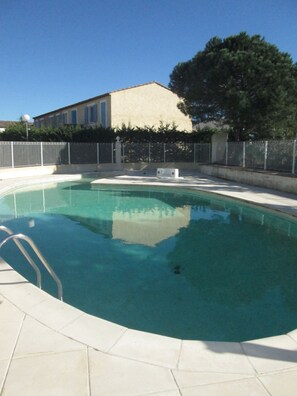 Outdoor pool - 3-bedroom villa with pool in Sainte-Maxime - Close to beaches and golf course (Sainte-Maxime)