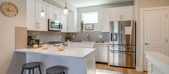 Mountain-view Rooftop Deck: Denver Townhome