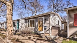 A row of mobile homes with a tree in the foreground, a clear sky, and a well-maintained lawn. - Bright Belmar Cottage < Half Mi to Boardwalk! (Belmar)