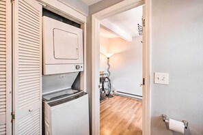 Cottage (1 Bedroom) | Interior - Bright Belmar Cottage < Half Mi to Boardwalk! (Belmar)