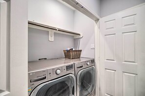 Apartment (3 Bedrooms) | Interior - Modern Houston Townhome - 3 Mi to Downtown! (Houston)