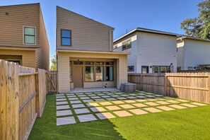 Apartment (3 Bedrooms) | Interior - Modern Houston Townhome - 3 Mi to Downtown! (Houston)