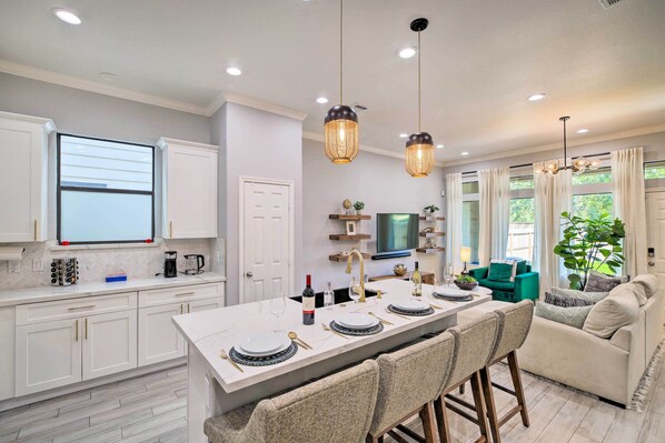 Apartment (3 Bedrooms) | Interior - Modern Houston Townhome - 3 Mi to Downtown! (Houston)
