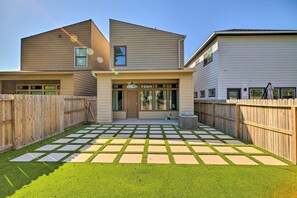 Interior - Modern Houston Townhome - 3 Mi to Downtown! (Houston)