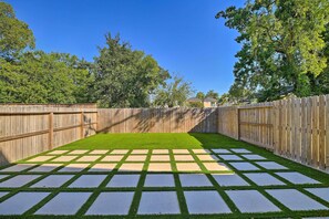 Interior - Modern Houston Townhome - 3 Mi to Downtown! (Houston)