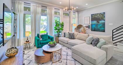 Modern Houston Townhome - 3 Mi to Downtown!