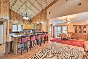 Paper towels - Lakefront Stevens Point Cabin, 1 Mi to Trails! (Stevens Point)