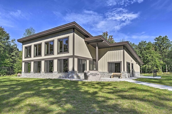 Exterior - Lakefront Stevens Point Cabin, 1 Mi to Trails! (Stevens Point)