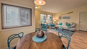 Cottage (2 Bedrooms) | Interior - Cute Cottage w/ Deck Walk 115 Ft to Brewery & Cafe (Poulsbo)