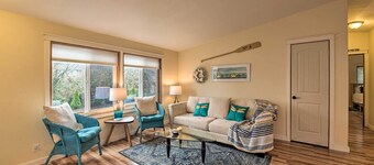 Cute Cottage w/ Deck Walk 115 Ft to Brewery & Cafe