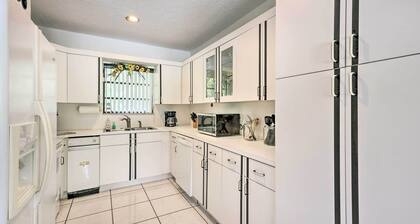 Home w/ Pool in Upscale Pinecrest Village