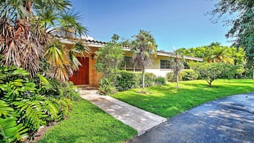 House (3 Bedrooms) | Front of property