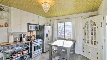 House (5 Bedrooms) | Interior