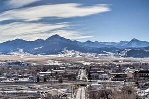 House (5 Bedrooms) | Interior