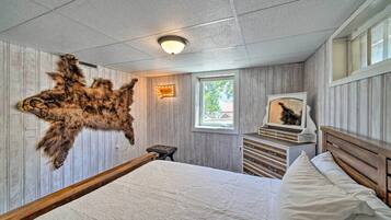 House (5 Bedrooms) | Interior