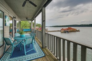 Interior - Lake-view Balcony: Hot Springs Penthouse! (Hot Springs)