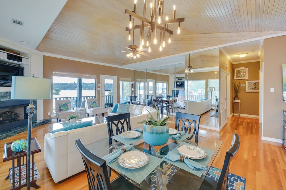 Lake-view Balcony: Hot Springs Penthouse! - Lake Hamilton Township, AR