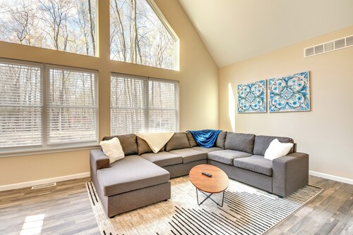 Hike & Ski: Pocono Lake Home w/ Community Perks!