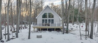 Hike & Ski: Pocono Lake Home w/ Community Perks!