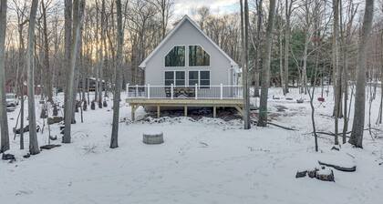 Hike & Ski: Pocono Lake Home w/ Community Perks!