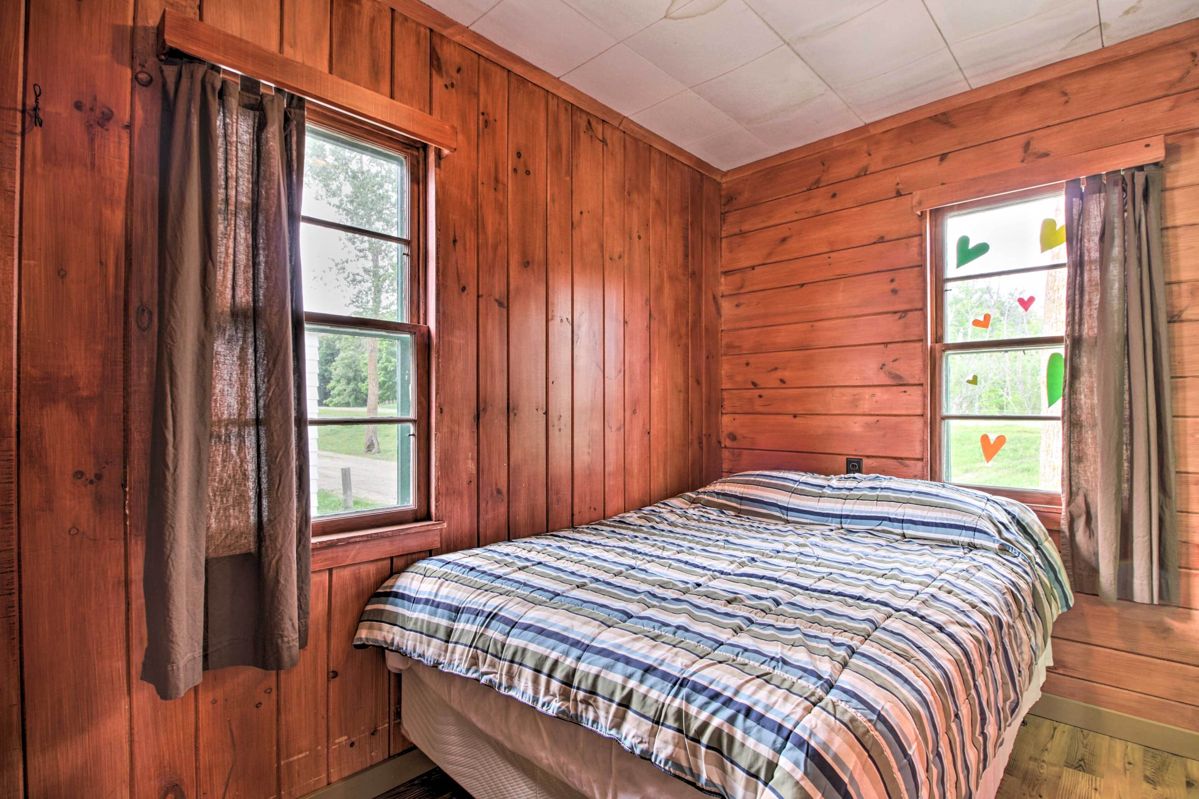 2 bedrooms, bed sheets