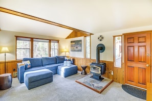 House (2 Bedrooms) | Interior - 'griz Den' Cabin w/ 2 King Beds Near Glacier! (Hungry Horse)