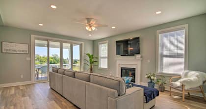 Gorgeous Newly Built Home: Golf Course View!